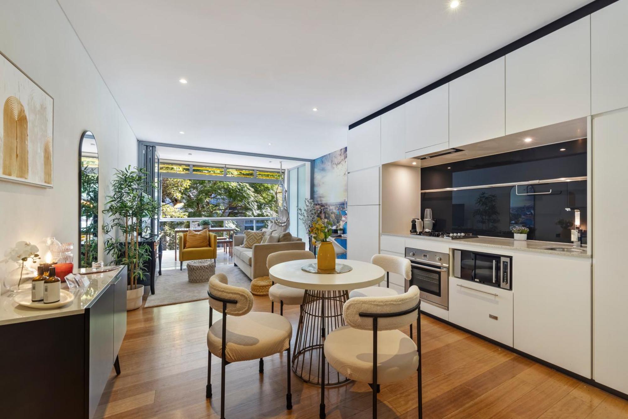 Cozy Modern Peaceful Citypad - Balcony Ac Laundry Apartment *